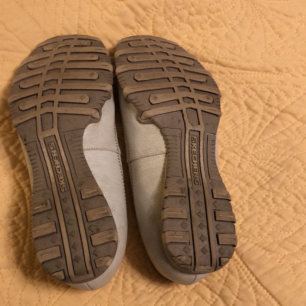 Off white leather Skechers flats, size 7 - Picture 2 of 5
